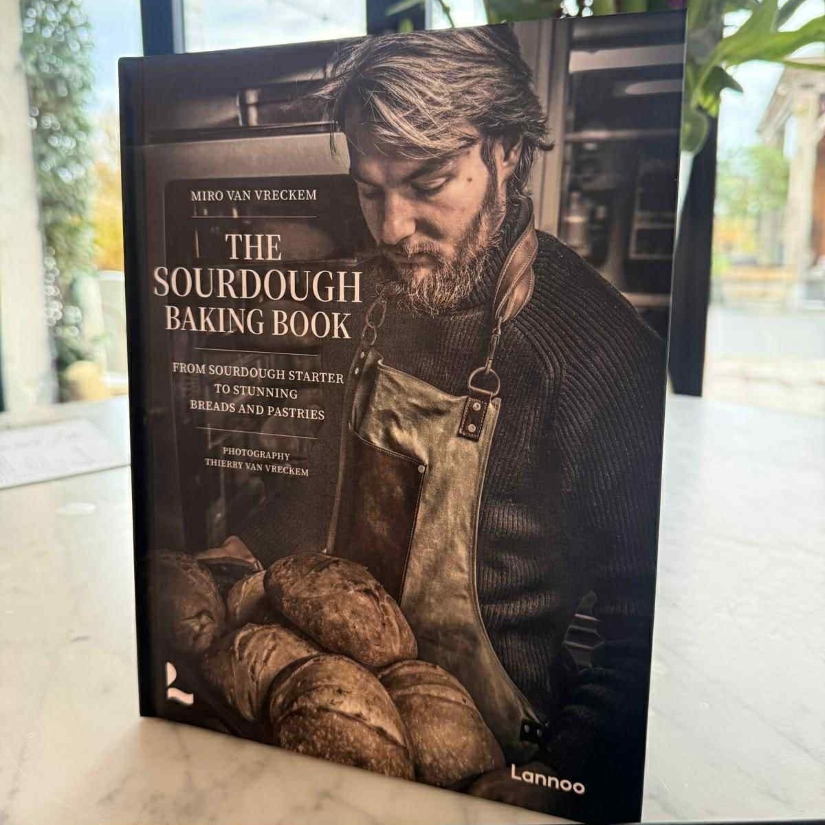 Miro gir ut bok om surdeig